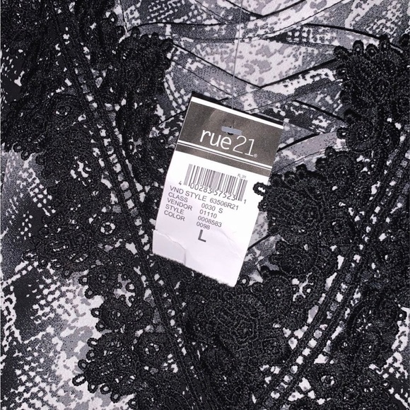 NWT Rue21 snake skin print cami blouse L - Picture 4 of 5